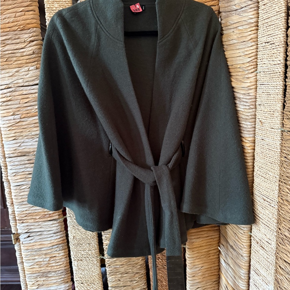 Elegant Dark Green Women's Cape with Tie Waist